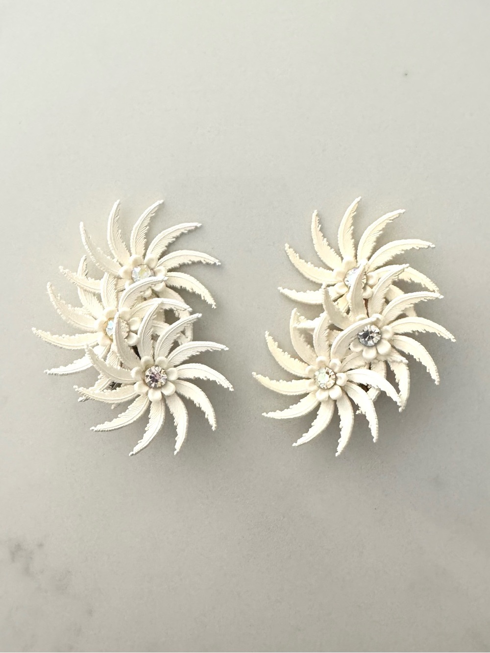 VTG 1950s White Fern Leaf Cluster Rhinestone Clip-On Earrings, Retro Botanical